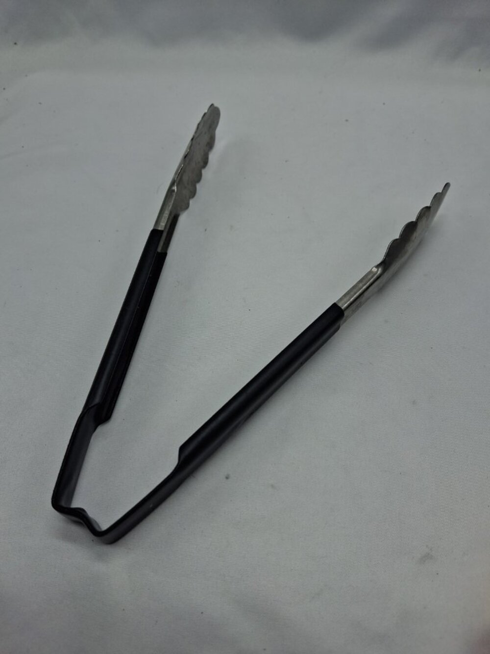 Vollrath 4780920 Jacob's Pride® 9-1/2" Stainless Steel Scalloped Tongs BLack